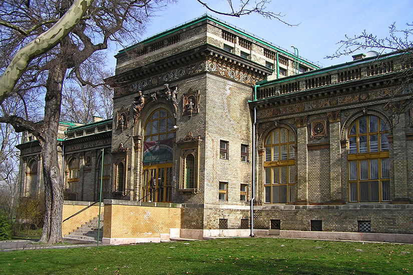 Régi műcsarnok (Olof Palme ház), Budapest