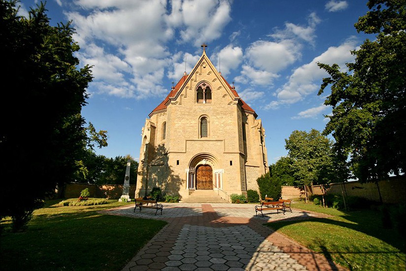 Batthyány-Montenuovo mauzóleum, Bóly