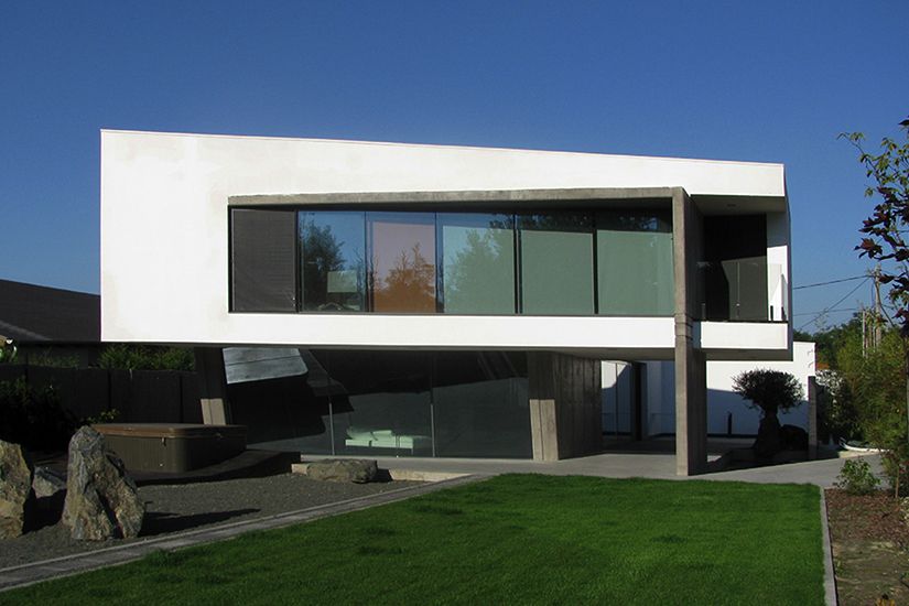 Családi ház betonból, üvegből, Dunaharaszti