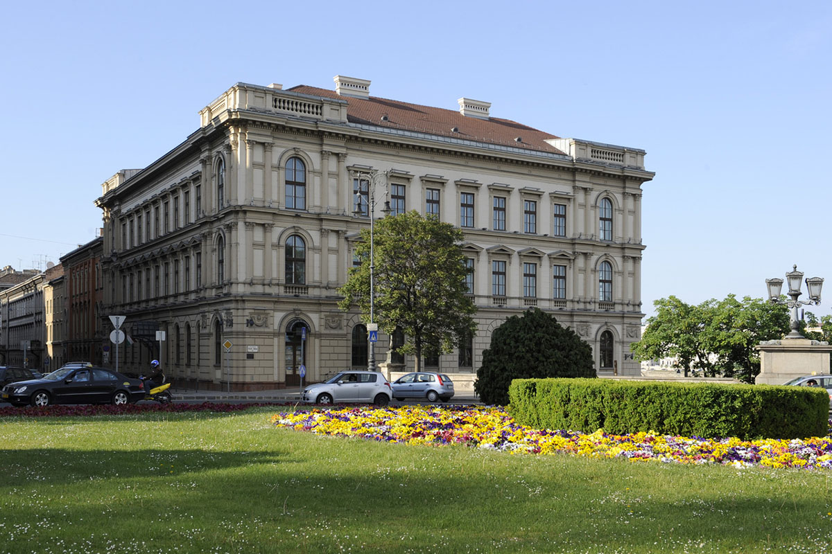 Irodaház (Lánchíd Palota), Budapest