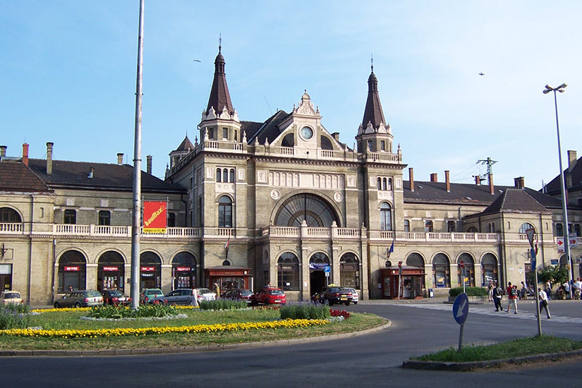 Pécsi főpályaudvar, Pécs