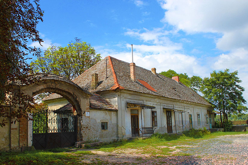 Postakocsi-fogadó, Gönyü